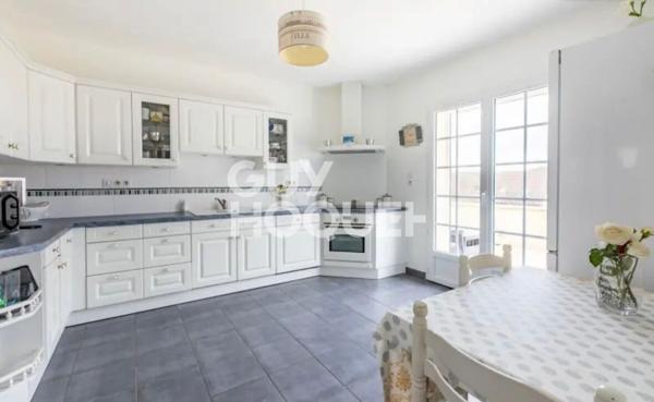 Maison spacieuse dans secteur recherché - 4 chambres, jardin et confort moderne