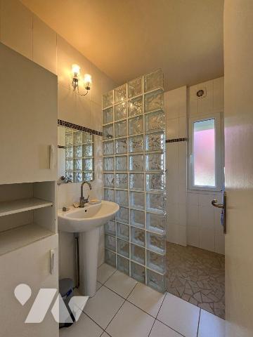 Maison à vendre à Bar sur Seine (10110), Aube. Pavillon traditionnel de 85 m² en bon état, entr...