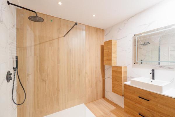 Appartement  3 pièce(s) 81.47 m2Emplacement fabuleux  Appartement Biarritz 3 pièces ENTIÉREMENT RÉNOVÉ