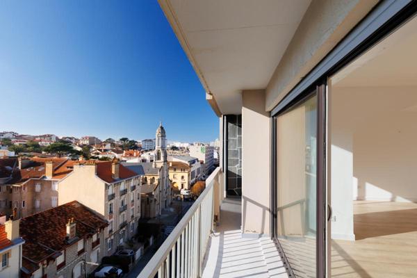 Appartement  3 pièce(s) 81.47 m2Emplacement fabuleux  Appartement Biarritz 3 pièces ENTIÉREMENT RÉNOVÉ