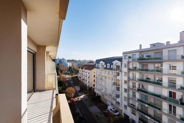 Appartement  3 pièce(s) 81.47 m2Emplacement fabuleux  Appartement Biarritz 3 pièces ENTIÉREMENT RÉNOVÉ