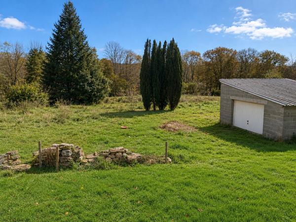 A vendre terrain constructible de 1 580 m2, au Faouët (56), 500 m du centre du Faouët, 15 min de Plouay, 24 min de Caudan, 30 min de Lanester,  40 min de la mer (Larmor Plage)