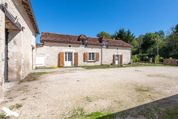 Maison à vendre |  Antonne-et-Trigonant |  8 pièces | 285 m²