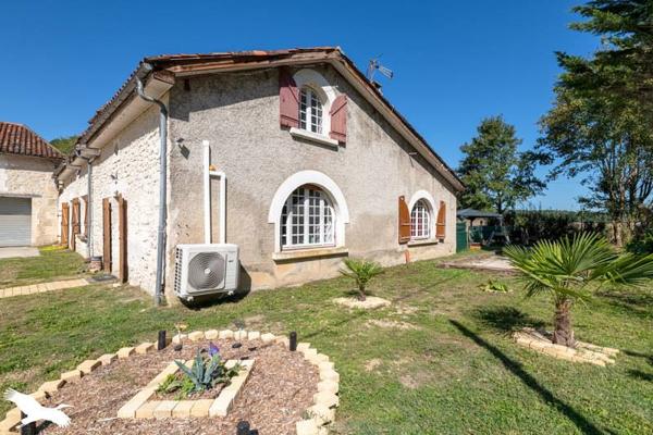 Maison à vendre |  Antonne-et-Trigonant |  8 pièces | 285 m²