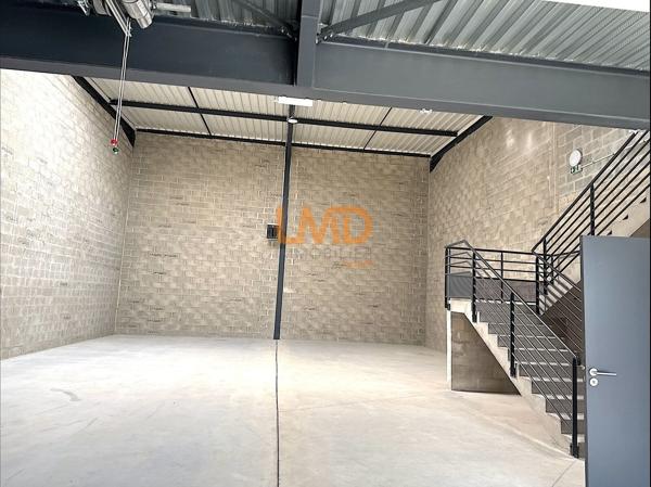 local activité, atelier, show-room ou bureaux neuf grand passage