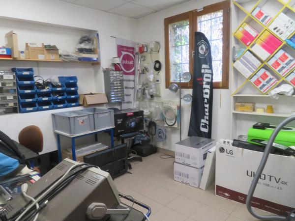 MAGASIN d'ELECTROMENAGER - TV - HI-FI - LITERIE - ALARME à vendre à ANNOT (04)