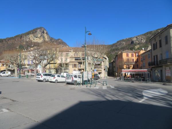 MAGASIN d'ELECTROMENAGER - TV - HI-FI - LITERIE - ALARME à vendre à ANNOT (04)