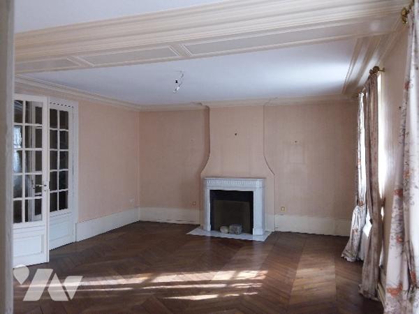 CHARME ET AUTHENCITE POUR CETTE MAISON BOURGEOISE EN COEUR DE VILLE