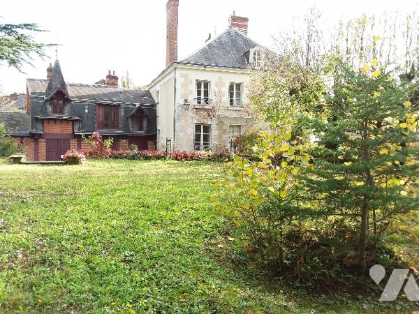 CHARME ET AUTHENCITE POUR CETTE MAISON BOURGEOISE EN COEUR DE VILLE