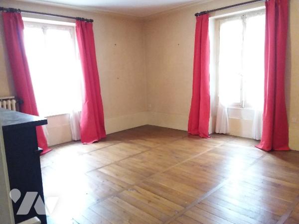 CHARME ET AUTHENCITE POUR CETTE MAISON BOURGEOISE EN COEUR DE VILLE