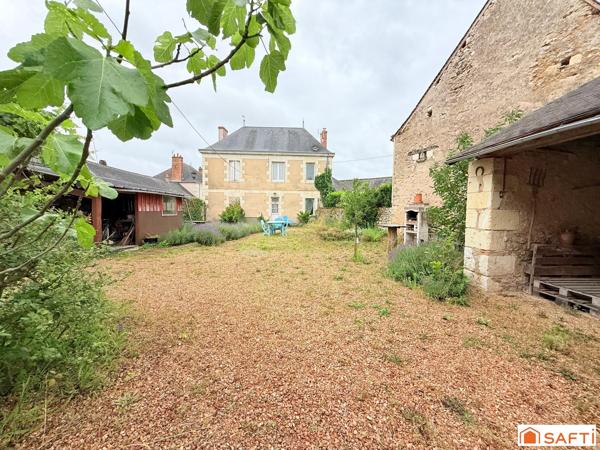 Ensemble immobilier de caractère comprenant une maison rénovée et une seconde maison à restaurer