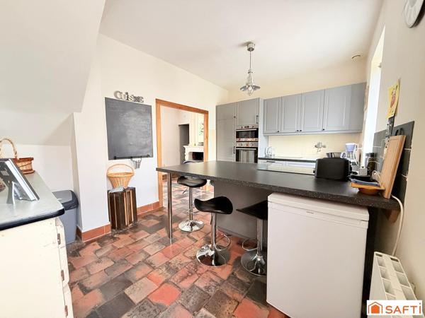 Ensemble immobilier de caractère comprenant une maison rénovée et une seconde maison à restaurer