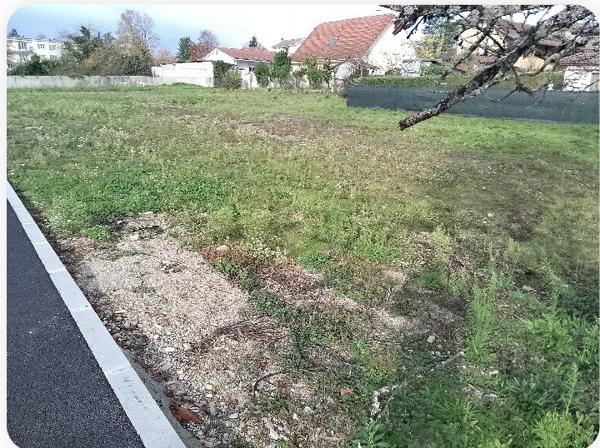 À vendre - Terrain projet construction 526 m² situé à Les Abrets en Dauphiné (38490)