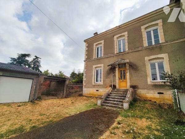 Chauvigny, Belle maison à rénover d'environ 83 m² habitables offrant: entrée, cuisine, salon, 2...