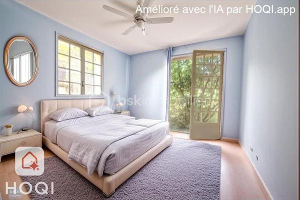 Je vous invite à découvrir cette maison d'architecte d'environ 136m² situé sur les bords de l'Hérault, et proche du centre ville d'Agde.
Cette maison dévoilera tout son potentiel une fois que vous aurez effectué les rénovations et l'aménagement selon vos goûts et vos choix.
Une terrasse à l'étage, un garage et un abris complète cette maison.
Possibilité de faire une maison familiale ou deux appartements.
Avec son terrain piscinable de plus de 620 m² de nombreuses possibilités s'offrent à vous ...
La toiture à été révisée.
N'hésitez pas à me contacter pour plus d'information