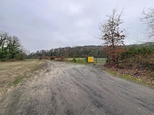 Vente Terrain 16645 m2 à Festieux