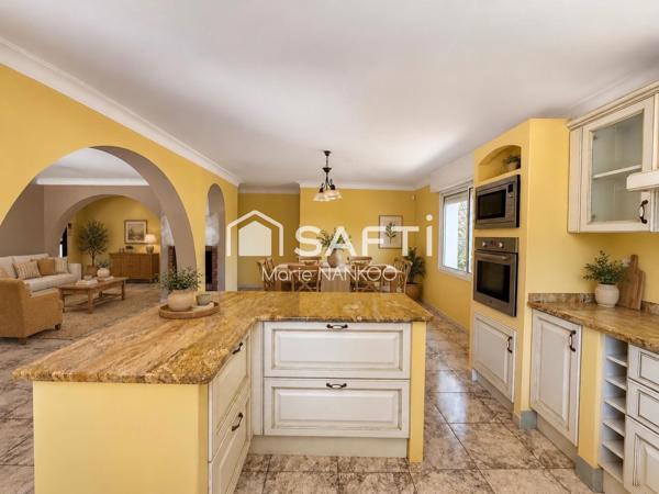 VILLALBE – VILLA FAMILIALE, PISCINE ET 2 000 M² DE SÉRÉNITÉ