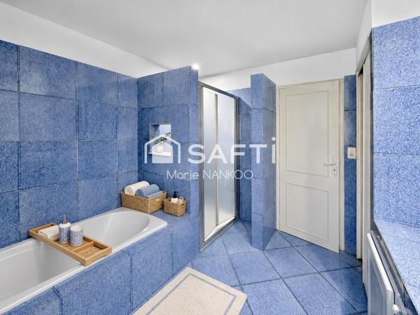 VILLALBE – VILLA FAMILIALE, PISCINE ET 2 000 M² DE SÉRÉNITÉ