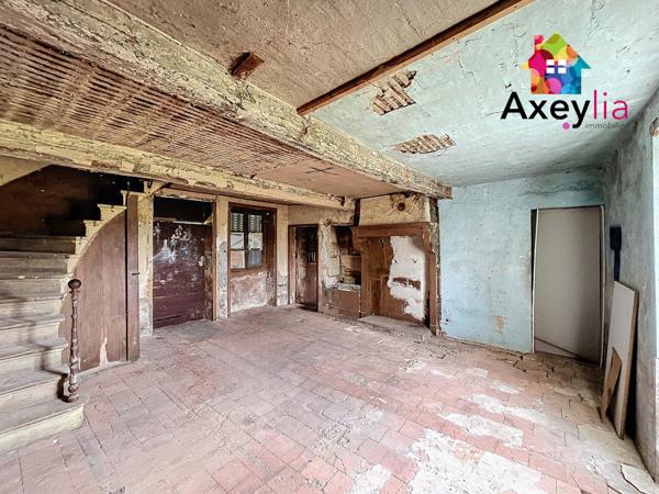 Charlieu (42190) A VENDRE - SECTEUR CHARLIEU - IMMEUBLE À RÉNOVER AVEC GRANGE