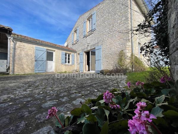 Grande propriété en pierres de 3 chambres avec une dépendance SAINTE MARIE DE RE - 17740