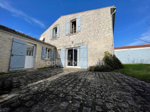 Grande propriété en pierres de 3 chambres avec une dépendance SAINTE MARIE DE RE - 17740