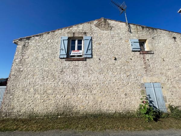 Grande propriété en pierres de 3 chambres avec une dépendance SAINTE MARIE DE RE - 17740