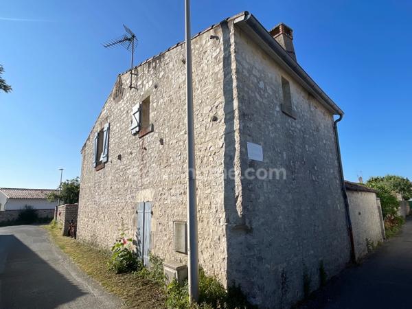 Grande propriété en pierres de 3 chambres avec une dépendance SAINTE MARIE DE RE - 17740
