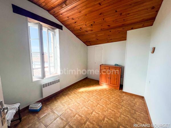 Grande propriété en pierres de 3 chambres avec une dépendance SAINTE MARIE DE RE - 17740