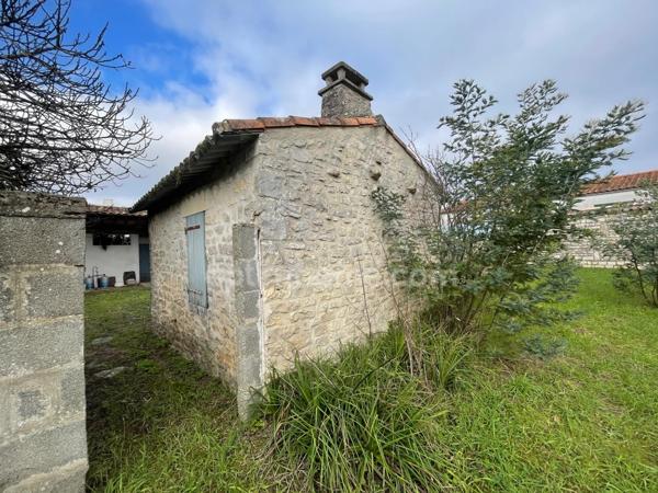 Grande propriété en pierres de 3 chambres avec une dépendance SAINTE MARIE DE RE - 17740