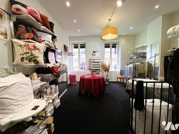 LA ROCHE/YON, centre ville, murs commerciaux et fonds de commerce