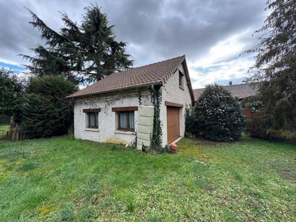 Terrain à bâtir de 317 m2  + dépendance (garage) de 40 m2 à rénover - Limetz-Villez 78270