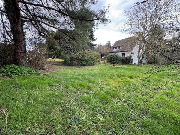 Terrain à bâtir de 317 m2  + dépendance (garage) de 40 m2 à rénover - Limetz-Villez 78270