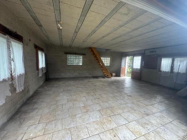 Terrain à bâtir de 317 m2  + dépendance (garage) de 40 m2 à rénover - Limetz-Villez 78270