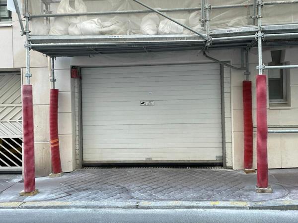 Stationnement à louer  •  11,70 m2 Levallois-Perret