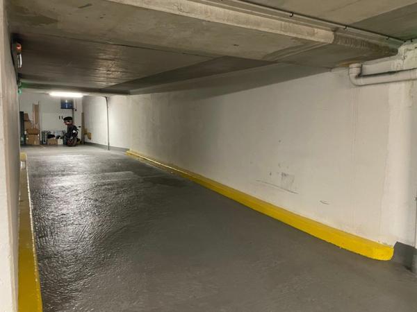 Stationnement à louer  •  11,70 m2 Levallois-Perret