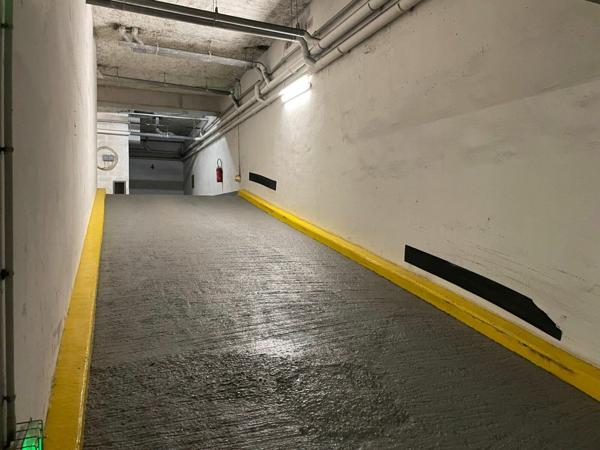 Stationnement à louer  •  11,70 m2 Levallois-Perret