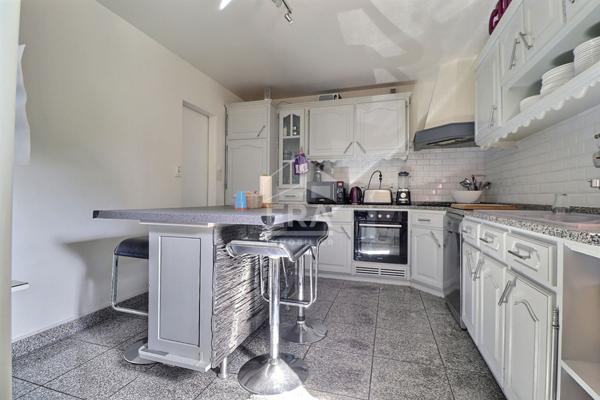 Maison familiale 4 pièces 111 m² avec jardin et garage à Saint-Denis