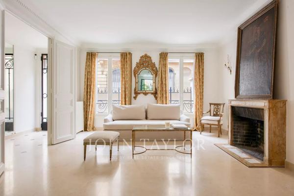 Paris 16. Victor Hugo. Un Hôtel Particulier historique rare