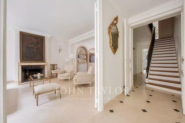 Paris 16. Victor Hugo. Un Hôtel Particulier historique rare
