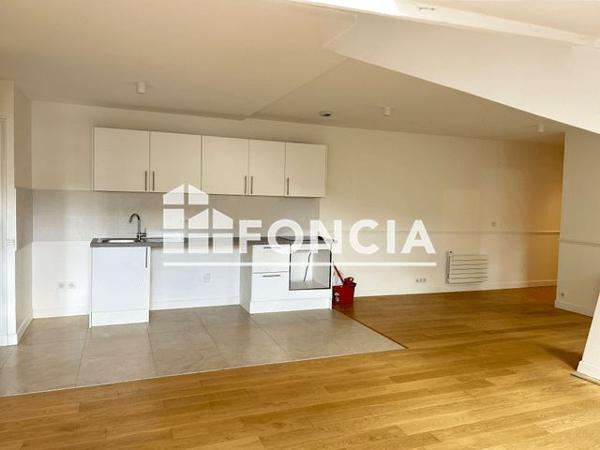 Location Appartement 3 pièces 74.7 m² - 15 RUE DU DOCTEUR LANCEREAUX Paris 75008