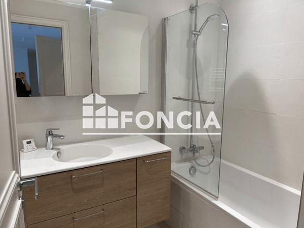 Location Appartement 3 pièces 74.7 m² - 15 RUE DU DOCTEUR LANCEREAUX Paris 75008