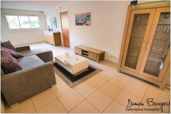 APPARTEMENT DE 79 m² EN REZ-DE-CHAUSSÉE AVEC PLACE DE PARKING INTÉRIEURE