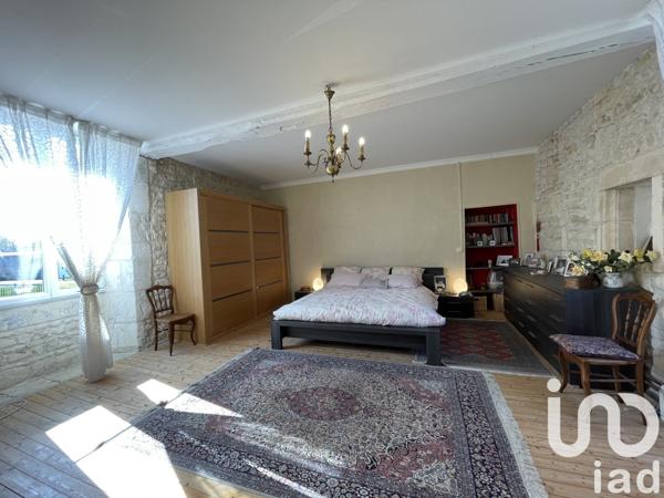 Maison 9 pièces de 304 m² à Anville (16170)