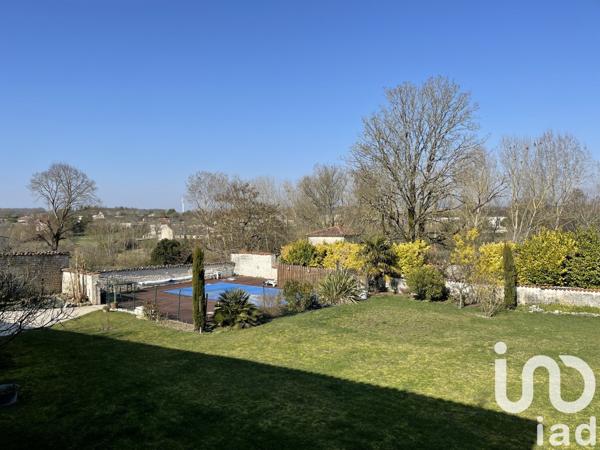 Maison 9 pièces de 304 m² à Anville (16170)