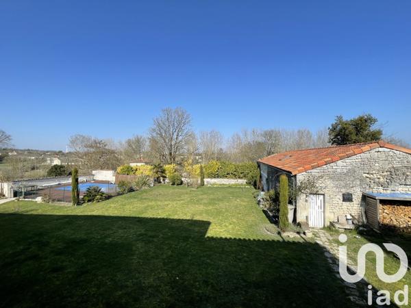 Maison 9 pièces de 304 m² à Anville (16170)