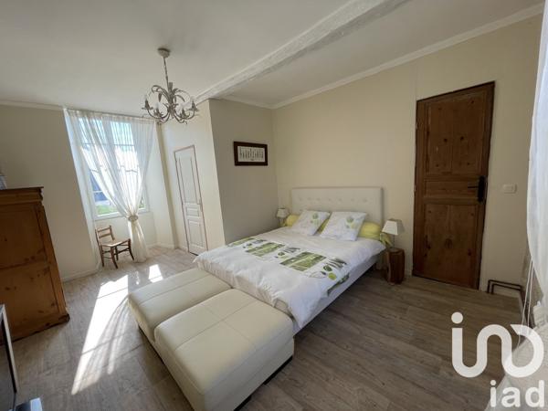 Maison 9 pièces de 304 m² à Anville (16170)