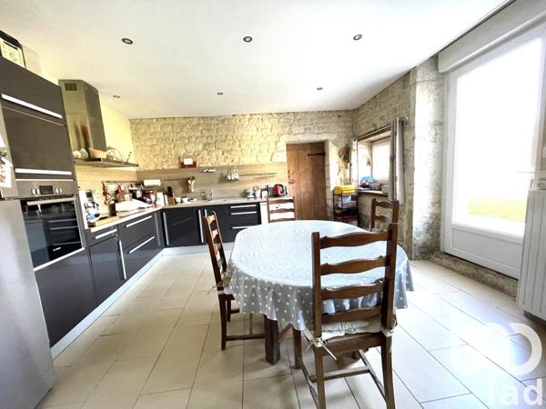 Maison 9 pièces de 304 m² à Anville (16170)