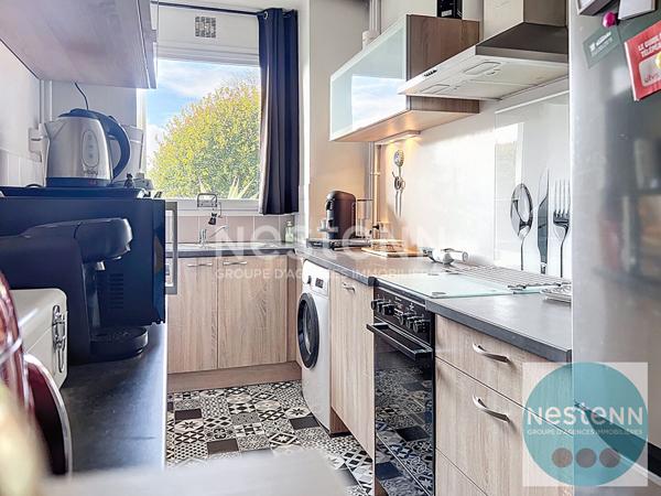 Bel appartement 3 pièces de 63,7 m² au coeur de Blois avec terrasse plein sud, séjour spacieux, chambre, cuisine équipée, cave et place de parking. Proche commerces, université et hôpital.