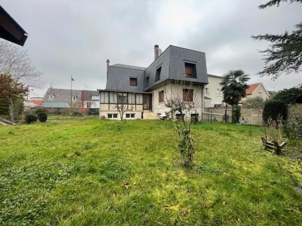 Maison - 11 pièce(s) - 289 m2