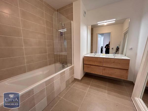 Appartement à louer 4 pièces 81.54m²